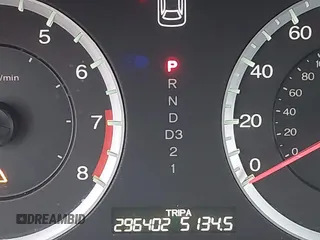 2008 Honda Accord LX z VIN 1HGCP26368A126926, wystawiony jako IAAI lot #42031554 z przebiegiem 296 402 mil mil oraz . Historia ofert i sprzedaży dostępna na DreamBid. Obrazek 16.