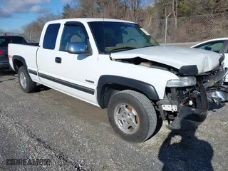 2000 Chevrolet Silverado 1500 LT with VIN 1GCEK19T9YE384538, listed as a IAAI auction lot 41596743 with 165,594 mi miles. Bid and sale history available at carsss.com. Image 1.