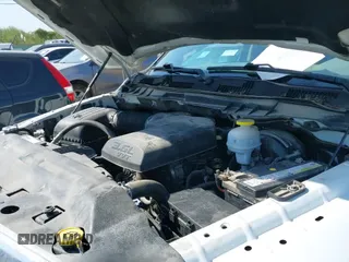 2020 Ram 1500 Express z VIN 3C6RR6KGXLG294685, wystawiony jako IAAI lot #42995155 z przebiegiem 149 940 mil mil oraz . Historia ofert i sprzedaży dostępna na DreamBid. Obrazek 19.