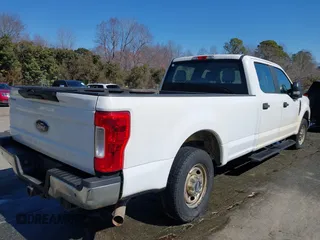 2019 Ford Super Duty F-250 SRW XL with VIN 1FT7W2A65KEF95185, listed as a IAAI auction lot 41615970 with 68,278 mi miles. Bid and sale history available at carsss.com. Image 4.