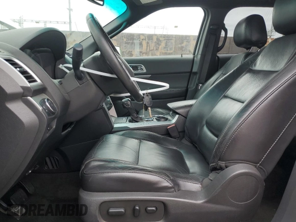 2014 Ford Explorer XLT z VIN 1FM5K7D85EGA32932, wystawiony jako Copart lot #52799695 z przebiegiem 135 670 mil mil oraz Szkoda całkowita • Salvage title. Historia ofert i sprzedaży dostępna na DreamBid. Obrazek 7.
