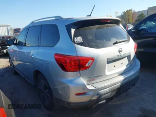 2017 Nissan Pathfinder SL with VIN 5N1DR2MM8HC643461, listed as a IAAI auction lot 40992227 with 192,634 mi miles. Bid and sale history available at carsss.com. Image 3.