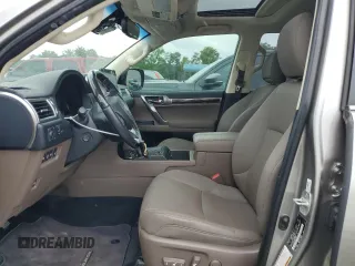 2022 Lexus GX 460 Premium z VIN JTJAM7BX9N5326947, wystawiony jako Copart lot #55848945 z przebiegiem 27 524 mil mil oraz Szkody całkowita. Historia ofert i sprzedaży dostępna na DreamBid. Obrazek 7.