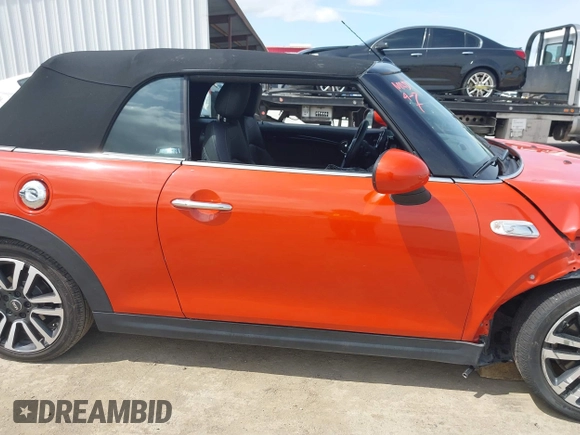2019 MINI Convertible Cooper S with VIN WMWWG9C58K3E40700, listed as a IAAI auction lot 41985685 with 29,128 mi miles. Bid and sale history available at carsss.com. Image 13.