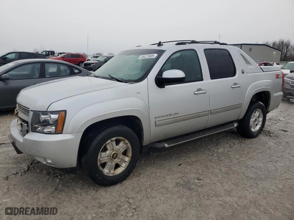 2013 Chevrolet Avalanche LT with VIN 3GNTKFE77DG224813, listed as a Copart auction lot 46427605 with 201,570 mi miles and Clean Title. Bid and sale history available at carsss.com. Image 1.