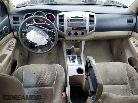 2011 Toyota Tacoma PreRunner z VIN 3TMJU4GN5BM110639, wystawiony jako Copart lot #54713325 z przebiegiem 270 856 mil mil oraz Czysty tytuł • Clean title. Historia ofert i sprzedaży dostępna na DreamBid. Obrazek 8.
