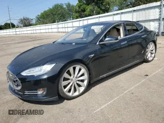 2013 Tesla Model S z VIN 5YJSA1CN8DFP22679, wystawiony jako Copart lot #64195095 z przebiegiem Nie podano mil oraz Czysty tytuł • Clean title. Historia ofert i sprzedaży dostępna na DreamBid. Obrazek 1.