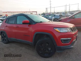 2019 Jeep Compass Altitude z VIN 3C4NJCBB4KT755810, wystawiony jako IAAI lot #41197022 z przebiegiem 66 456 mil mil oraz . Historia ofert i sprzedaży dostępna na DreamBid. Obrazek 14.