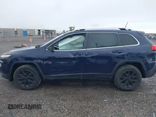 2016 Jeep Cherokee Latitude with VIN 1C4PJMCS1GW255876, listed as a IAAI auction lot 41775711 with 117,519 mi miles. Bid and sale history available at carsss.com. Image 6.