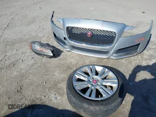 2016 Jaguar XF 35t Premium with VIN SAJBD4BV0GCY13376, listed as a IAAI auction lot 41375803 with 64,368 mi miles. Bid and sale history available at carsss.com. Image 12.