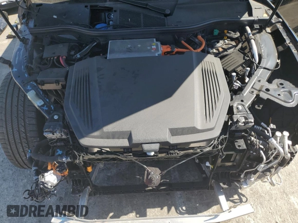 2024 Audi Q8 e-tron z VIN WA1BAAGE8RB038603, wystawiony jako Copart lot #70834514 z przebiegiem 7300 mil mil oraz Szkody całkowita. Historia ofert i sprzedaży dostępna na DreamBid. Obrazek 12.