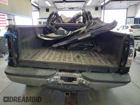 2000 Ford F-350 XL with VIN 1FTSW31F5YEC49047, listed as a Copart auction lot 71756504 with Not Provided miles and Salvage Title. Bid and sale history available at DreamBid. Image 6.