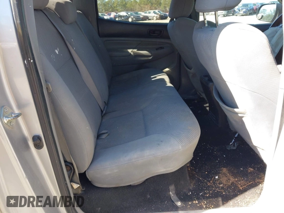 2014 Toyota Tacoma PreRunner with VIN 5TFJU4GNXEX061808, listed as a IAAI auction lot 41585931 with 214,240 mi miles. Bid and sale history available at carsss.com. Image 8.