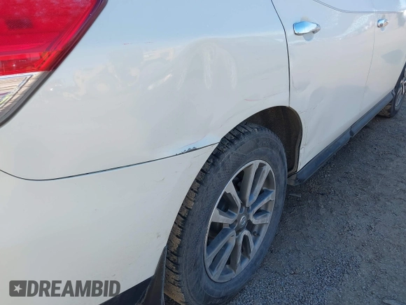 2013 Nissan Pathfinder S with VIN 5N1AR2MM1DC613862, listed as a IAAI auction lot 41777620 with 138,312 mi miles. Bid and sale history available at carsss.com. Image 6.