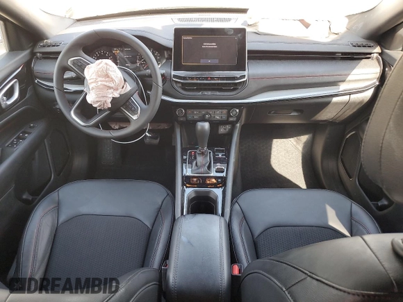 2025 Jeep Compass Trailhawk z VIN 3C4NJDDN3ST564523, wystawiony jako Copart lot #62643635 z przebiegiem 5 084 mil mil oraz Czysty tytuł • Clean title. Historia ofert i sprzedaży dostępna na DreamBid. Obrazek 8.