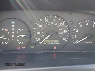 1998 Toyota Camry LE z VIN 4T1BG22K9WU367829, wystawiony jako IAAI lot #41820041 z przebiegiem 226 699 mil mil oraz . Historia ofert i sprzedaży dostępna na DreamBid. Obrazek 7.
