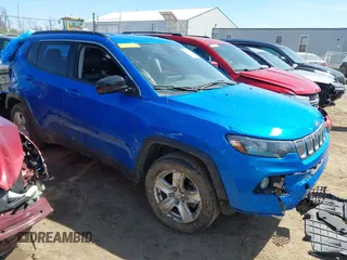 2022 Jeep Compass Latitude with VIN 3C4NJCBB9NT214210, listed as a IAAI auction lot 42039517 with 25,062 mi miles and . Bid and sale history available at carsss.com. Image 1.