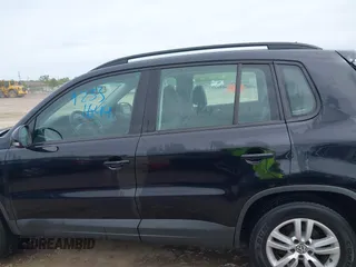 2016 Volkswagen Tiguan S z VIN WVGAV7AX0GW519952, wystawiony jako IAAI lot #42331644 z przebiegiem 92 232 mil mil oraz . Historia ofert i sprzedaży dostępna na DreamBid. Obrazek 14.