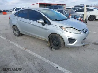 2015 Ford Fiesta SE with VIN 3FADP4BJ1FM220222, listed as a IAAI auction lot 41209318 with 113,134 mi miles. Bid and sale history available at carsss.com. Image 1.