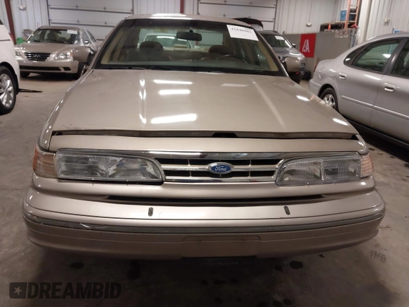 1995 Ford Crown Victoria LX с VIN 2FALP74W0SX195270, выставлен на аукционе IAAI как лот 41840082 с пробегом 139 967 миль миль и . История ставок и продаж доступна на DreamBid. Изображение 13.