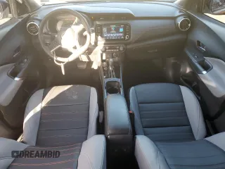 2023 Nissan Kicks SR z VIN 3N1CP5DV3PL484807, wystawiony jako Copart lot #47481944 z przebiegiem 17 519 mil mil oraz Szkoda całkowita • Salvage title. Historia ofert i sprzedaży dostępna na DreamBid. Obrazek 8.