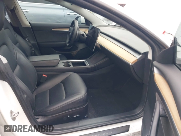 2021 Tesla Model 3 Long Range z VIN 5YJ3E1EB9MF014985, wystawiony jako IAAI lot #41672208 z przebiegiem 52 222 mil mil oraz . Historia ofert i sprzedaży dostępna na DreamBid. Obrazek 5.