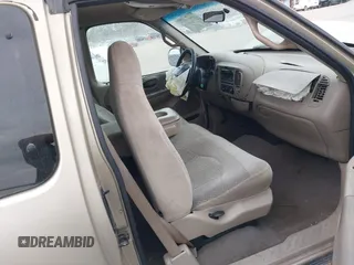 2000 Ford F-150 XL с VIN 1FTRX17L1YNA50543, выставлен на аукционе IAAI как лот 41864001 с пробегом 251 925 миль миль и . История ставок и продаж доступна на DreamBid. Изображение 5.