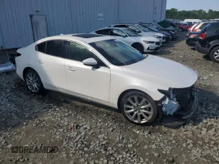 2020 Mazda 3 Premium with VIN 3MZBPBEM3LM124712, listed as a Copart auction lot 60290155 with 39,693 mi miles and Salvage title. Bid and sale history available at DreamBid. Image 4.