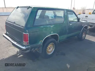 1986 Chevrolet Blazer z VIN 1G8CT18R5G8107497, wystawiony jako IAAI lot #41857104 z przebiegiem 220 287 mil mil oraz . Historia ofert i sprzedaży dostępna na DreamBid. Obrazek 4.