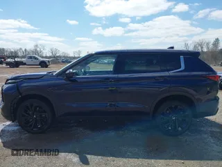 2022 Mitsubishi Outlander SE z VIN JA4J4UA89NZ077502, wystawiony jako IAAI lot #41897917 z przebiegiem 26 045 mil mil oraz . Historia ofert i sprzedaży dostępna na DreamBid. Obrazek 14.