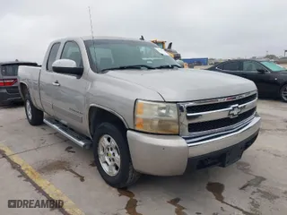 2008 Chevrolet Silverado 1500 Work Truck with VIN 1GCEC19C68Z287545, listed as a IAAI auction lot 41171713 with 173,482 mi miles. Bid and sale history available at carsss.com. Image 1.
