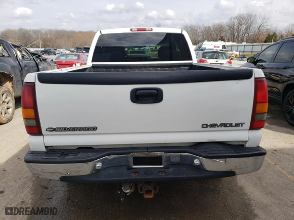 2001 Chevrolet Silverado 1500 LT with VIN 1GCEK19T51E133196, listed as a Copart auction lot 45113174 with 257,917 mi miles and Salvage Title. Bid and sale history available at carsss.com. Image 6.