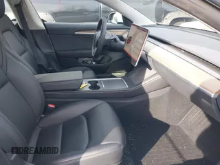 2023 Tesla Model 3 z VIN 5YJ3E1EAXPF543227, wystawiony jako IAAI lot #41150158 z przebiegiem 19 782 mil mil oraz . Historia ofert i sprzedaży dostępna na DreamBid. Obrazek 5.