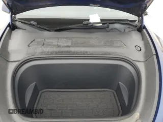2020 Tesla Model Y Long Range z VIN 5YJYGDEE7LF057909, wystawiony jako Copart lot #50435535 z przebiegiem Nie podano mil oraz Nie do naprawy • Non repairable. Historia ofert i sprzedaży dostępna na DreamBid. Obrazek 11.