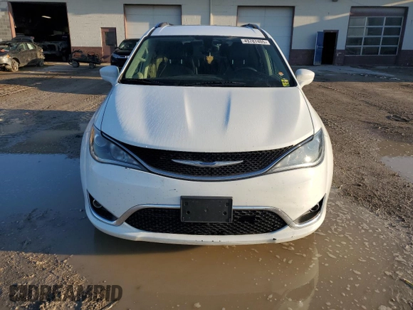 2018 Chrysler Pacifica Touring L with VIN 2C4RC1BG8JR124054, listed as a Copart auction lot 49787405 with 123,801 mi miles and Salvage Title. Bid and sale history available at DreamBid. Image 5.