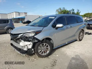 2022 Toyota Sienna XLE with VIN 5TDYRKECXNS116933, listed as a Copart auction lot 75859424 with 45,732 mi miles and Salvage Title. Bid and sale history available at carsss.com. Image 1.