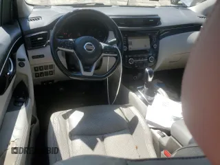 2017 Nissan Rogue SV with VIN JN1BJ1CR5HW109992, listed as a Copart auction lot 59020895 with 83,107 mi miles and Salvage title. Bid and sale history available at DreamBid. Image 8.