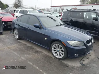 2011 BMW 3 Series 328i xDrive with VIN WBAPK5G50BNN31595, listed as a IAAI auction lot 41873082 with 1 mi miles. Bid and sale history available at carsss.com. Image 1.