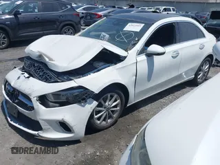 2019 Mercedes-Benz A 220 z VIN WDD3G4EB7KW022688, wystawiony jako IAAI lot #42023919 z przebiegiem 59 968 mil mil oraz . Historia ofert i sprzedaży dostępna na DreamBid. Obrazek 2.