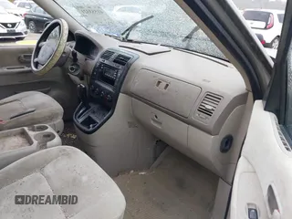 2005 Kia Sedona LX with VIN KNDUP132056674430, listed as a IAAI auction lot 41553321 with 136,734 mi miles. Bid and sale history available at carsss.com. Image 5.