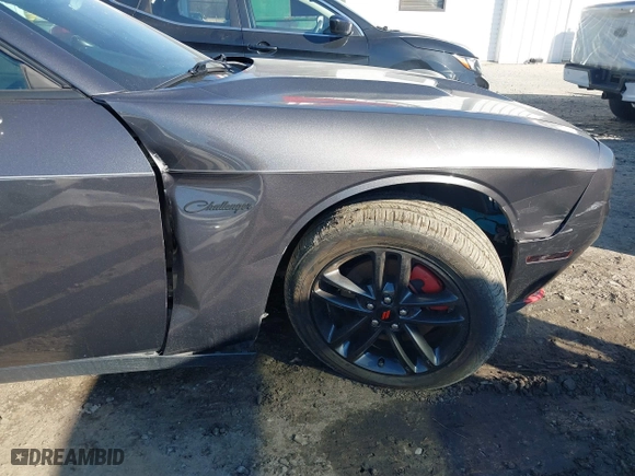 2019 Dodge Challenger SXT with VIN 2C3CDZGGXKH683563, listed as a IAAI auction lot 41320137 with 60,490 mi miles. Bid and sale history available at carsss.com. Image 18.