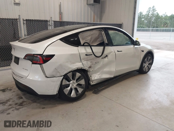 2020 Tesla Model Y Long Range z VIN 5YJYGDEE8LF054338, wystawiony jako IAAI lot #39026888 z przebiegiem 86 142 mil mil oraz . Historia ofert i sprzedaży dostępna na DreamBid. Obrazek 4.