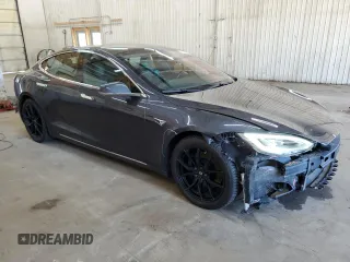 2018 Tesla Model S 75D z VIN 5YJSA1E28JF281649, wystawiony jako Copart lot #62399185 z przebiegiem 93 792 mil mil oraz Szkoda całkowita • Salvage title. Historia ofert i sprzedaży dostępna na DreamBid. Obrazek 4.