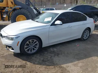 2018 BMW 3 Series 320i xDrive with VIN WBA8E5G53JNV03347, listed as a IAAI auction lot 41908985 with 122,111 mi miles. Bid and sale history available at carsss.com. Image 17.