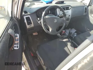 2005 Suzuki Aerio SX z VIN JS2RC61H755303931, wystawiony jako Copart lot #46796435 z przebiegiem 91 524 mil mil oraz Szkoda całkowita • Salvage title. Historia ofert i sprzedaży dostępna na DreamBid. Obrazek 8.