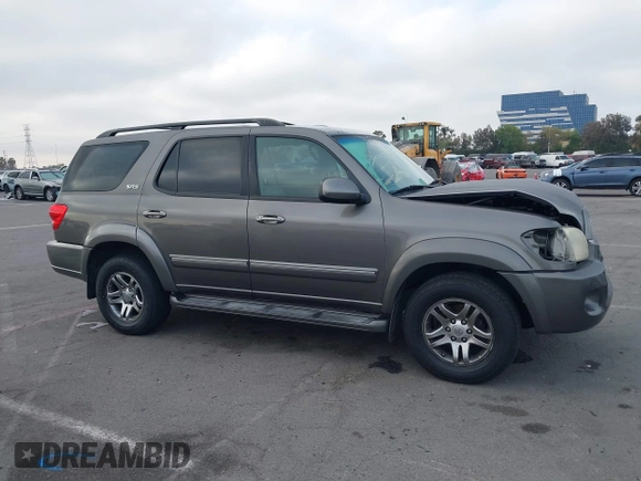 2007 Toyota Sequoia SR5 with VIN 5TDZT34A07S296602, listed as a IAAI auction lot 42067710 with 180,685 mi miles. Bid and sale history available at carsss.com. Image 13.