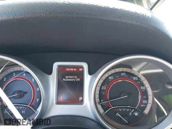 2015 Dodge Journey SE z VIN 3C4PDCAB5FT739266, wystawiony jako IAAI lot #41725086 z przebiegiem 134 109 mil mil oraz . Historia ofert i sprzedaży dostępna na DreamBid. Obrazek 7.