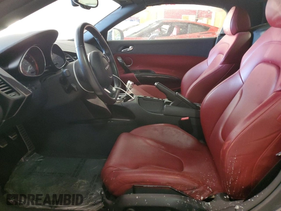2011 Audi R8 z VIN WUATNAFG7BN002863, wystawiony jako Copart lot #87601245 z przebiegiem Nie podano mil oraz Tytuł czysty. Historia ofert i sprzedaży dostępna na DreamBid. Obrazek 7.