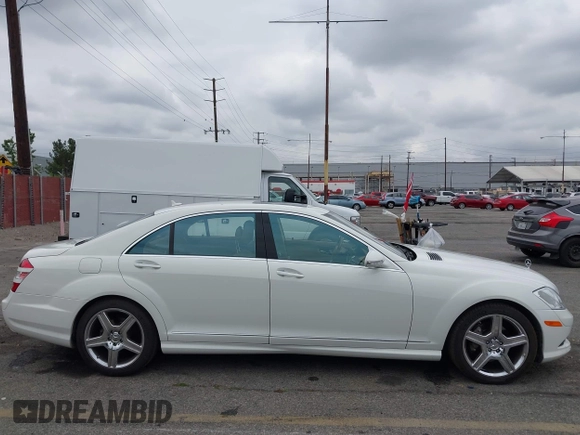 2009 Mercedes-Benz S-Class 5.5L V8 with VIN WDDNG71X89A245647, listed as a IAAI auction lot 41991864 with 81,766 mi miles. Bid and sale history available at carsss.com. Image 13.