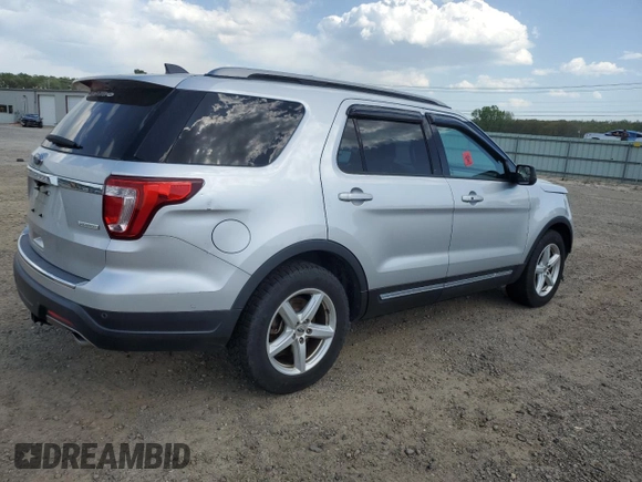 2018 Ford Explorer XLT z VIN 1FM5K7DHXJGB04184, wystawiony jako Copart lot #52551795 z przebiegiem 46 197 mil mil oraz Szkoda całkowita • Salvage title. Historia ofert i sprzedaży dostępna na DreamBid. Obrazek 3.